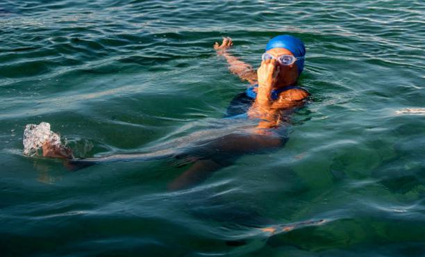 L'Américaine Diana Nyad au début de sa traversée à la nage du détroit de Floride, le 31 août 2013 à La Havane à Cuba.