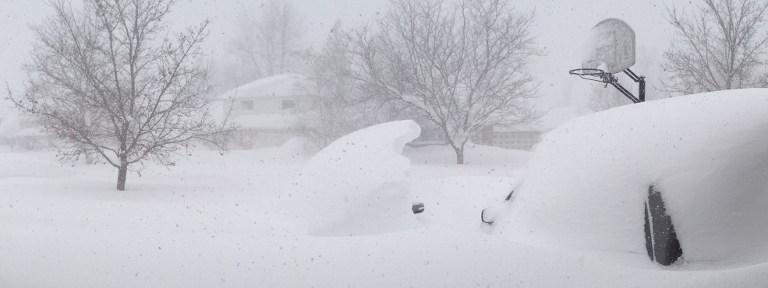 EN IMAGES. Une Tempête De Neige Dans Le Nord-est Des Etats-Unis Fait Au ...