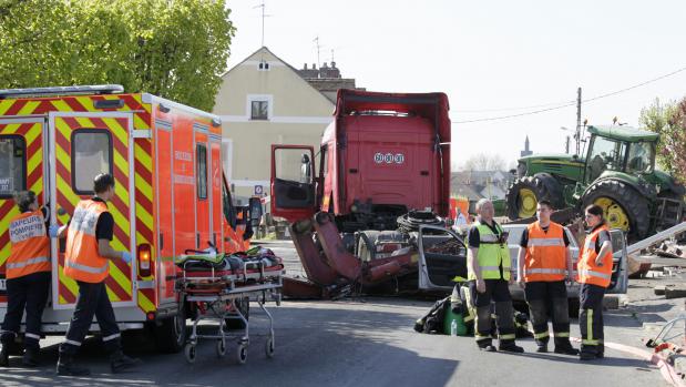 Le camion percuté par un train à Nangis (Seine-et-Marne) le 21 avril transportait un tracteur.