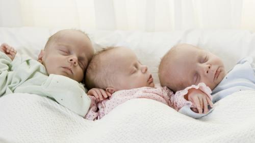 Trois sœurs irlandaises accouchent le même jour dans le même hôpital