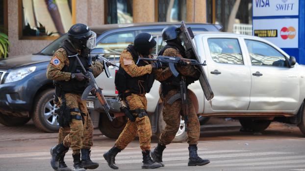 Des membres des forces spÃ©ciales lors d'opÃ©rations de sÃ©curisation, samedi 16 janvier Ã  Ouagadougou (Burkina Faso).