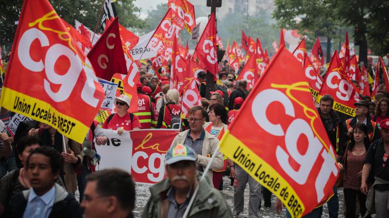 Des opposants à la loi Travail manifestent à Paris, le 14 juin 2016.