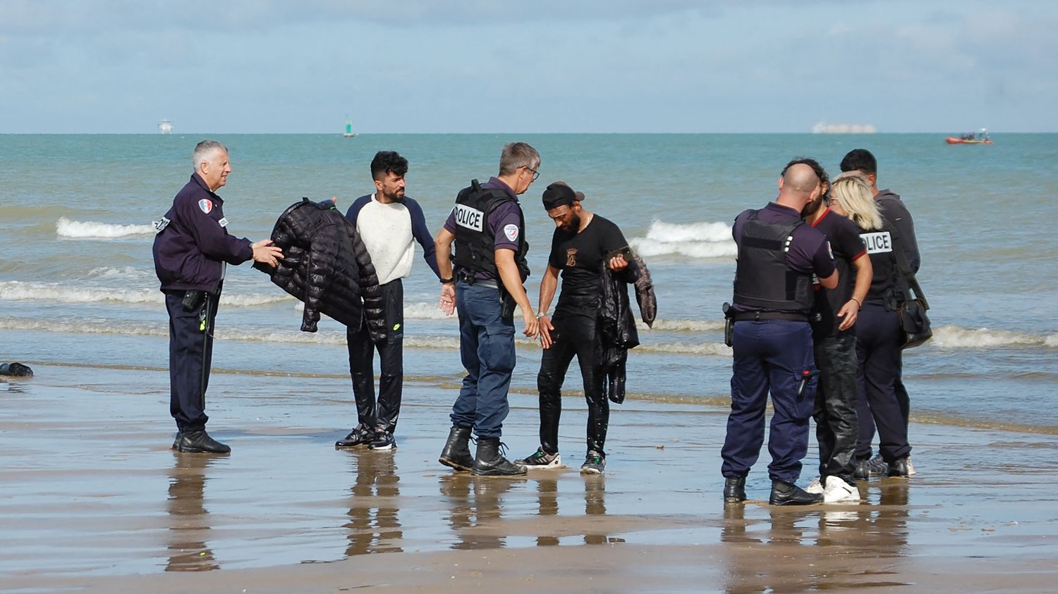 Naufrage Dans La Manche Les Migrants Essaient De Partir De Plus