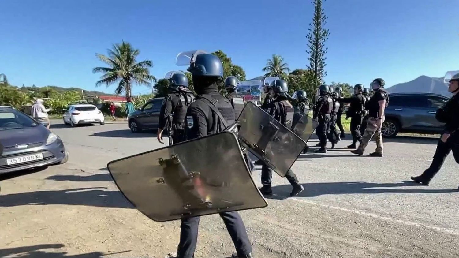 Emeutes en Nouvelle Calédonie deux personnes tuées par balle