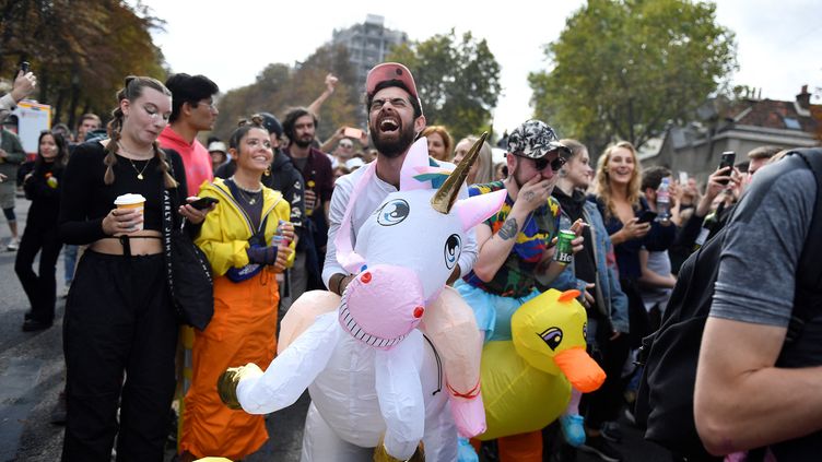 La Techno Parade Fait Son Grand Retour Paris Men E Par Un Char Aux