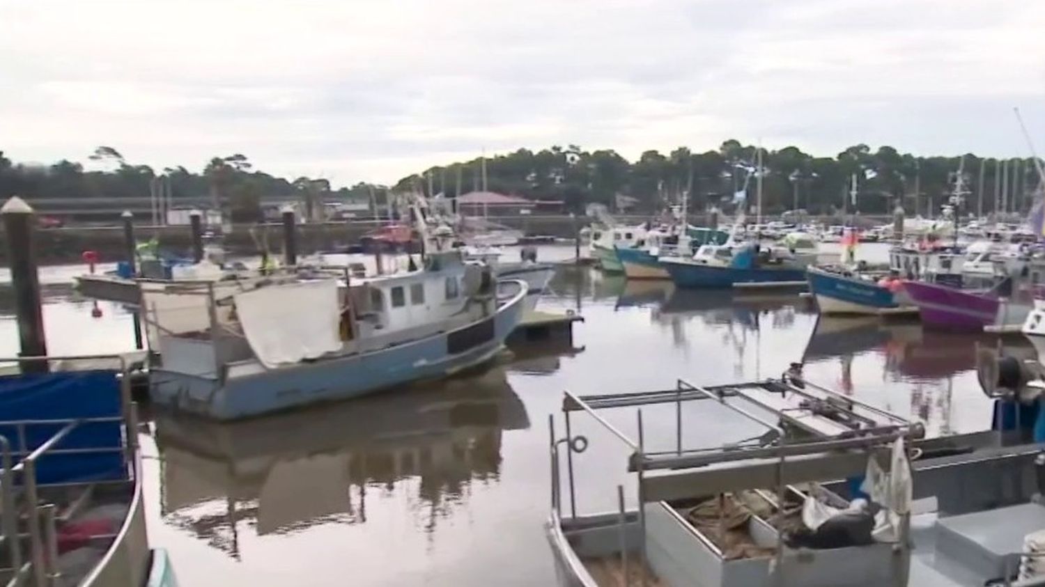 Golfe de Gascogne les bateaux des pêcheurs à quai pendant un mois