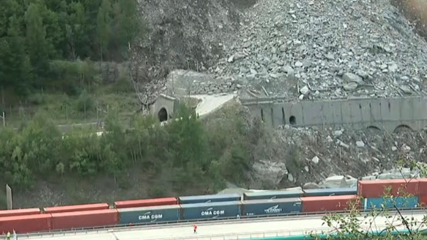 Éboulement en Savoie la vallée de la Maurienne toujours bloquée