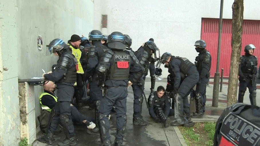 Mobilisation Du Er Mai Gendarmes Et Policiers Et Manifestants