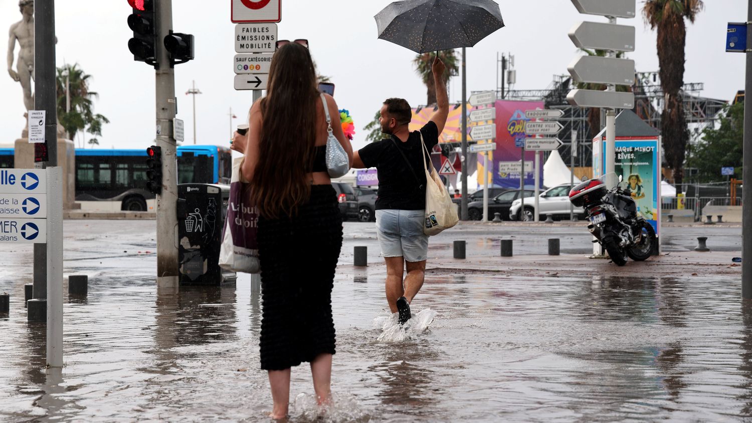 Des Pluies Diluviennes Inondent Le Centre De Marseille Les Orages Se