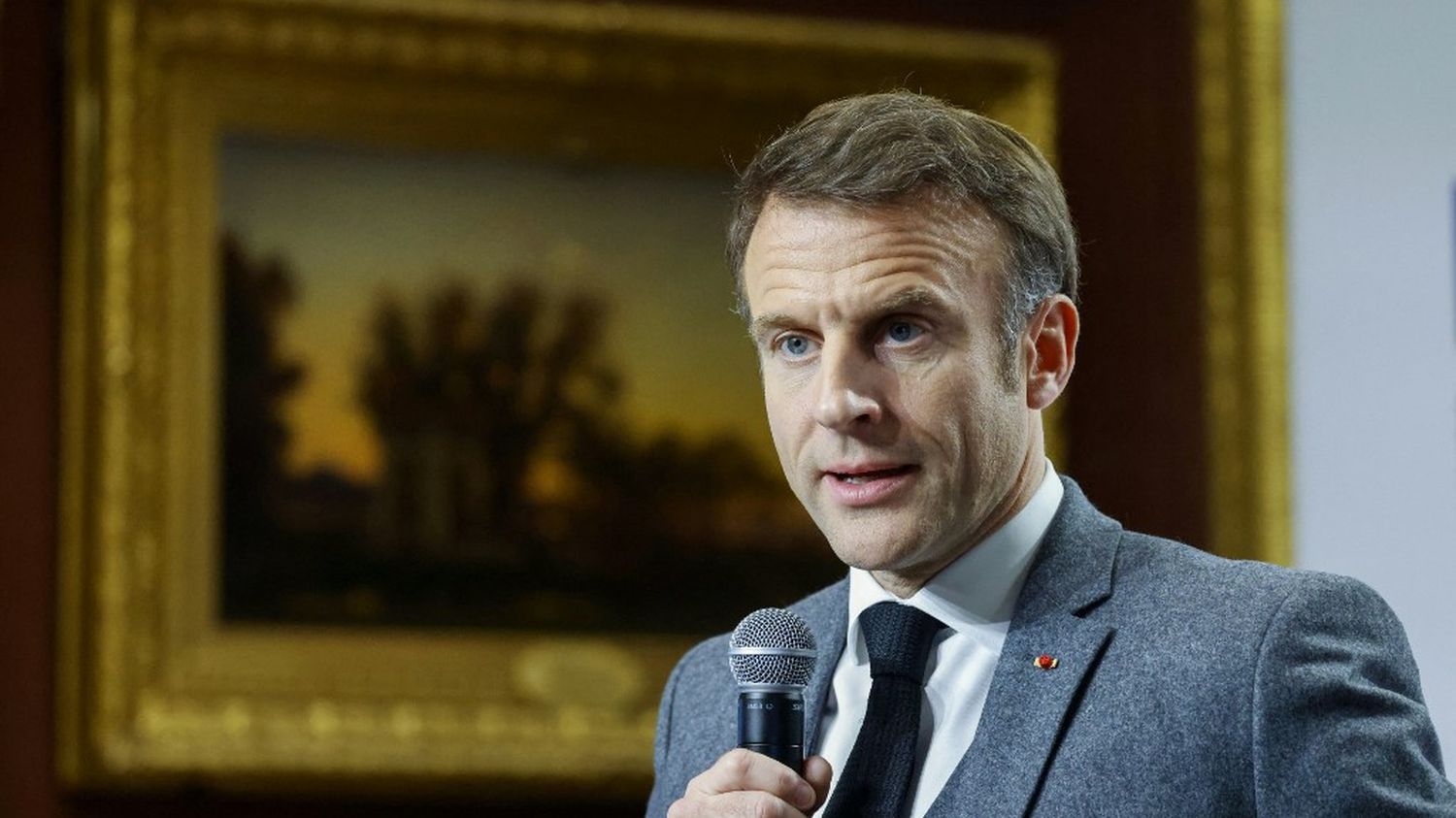 Remaniement Emmanuel Macron réunira lundi les parlementaires de la