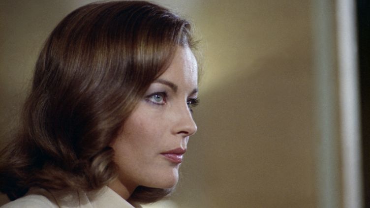 Yvelines La Tombe De L Actrice Romy Schneider A T Profan E