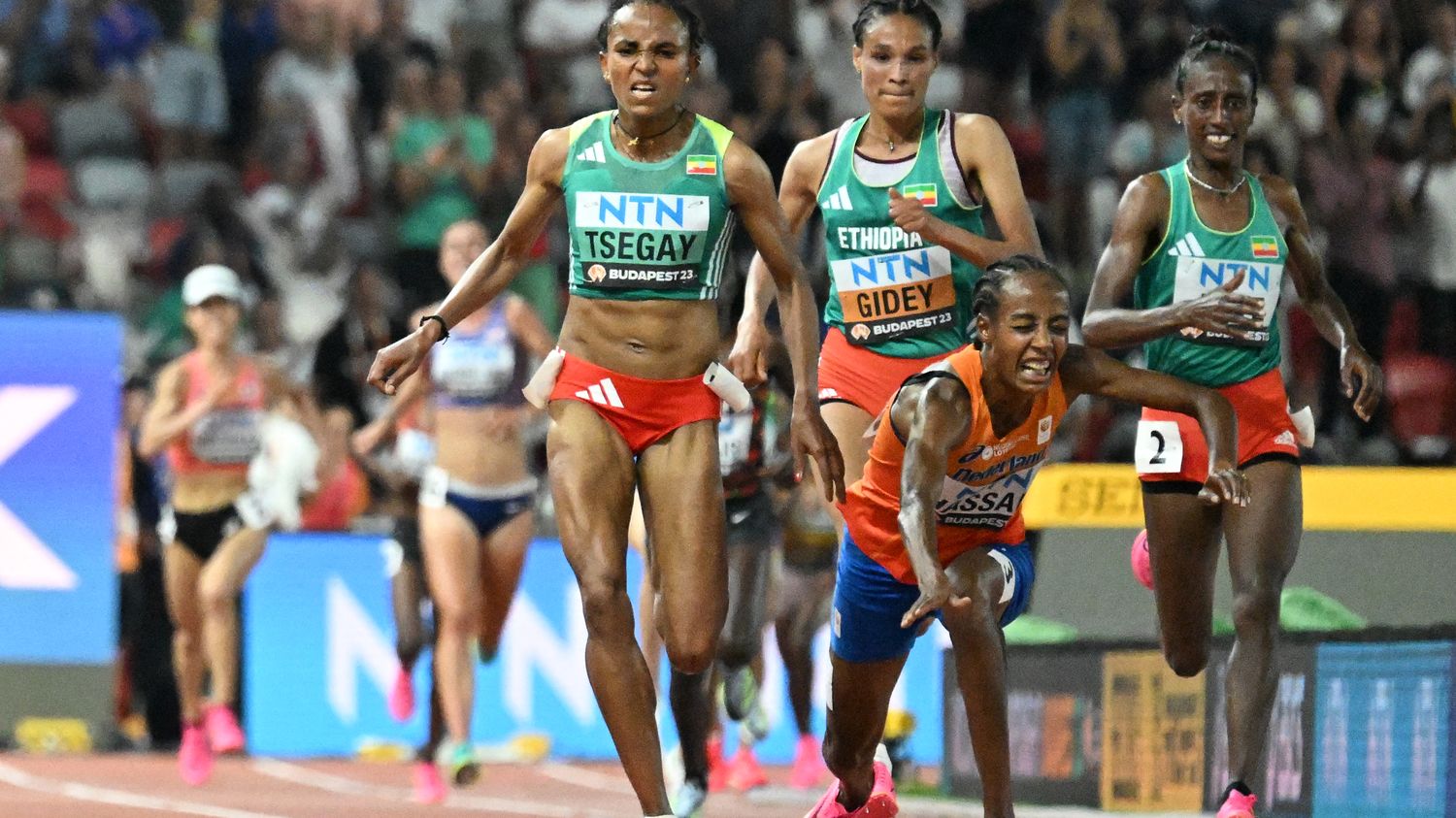 VIDEO Mondiaux d athlétisme à la lutte pour le titre Sifan Hassan