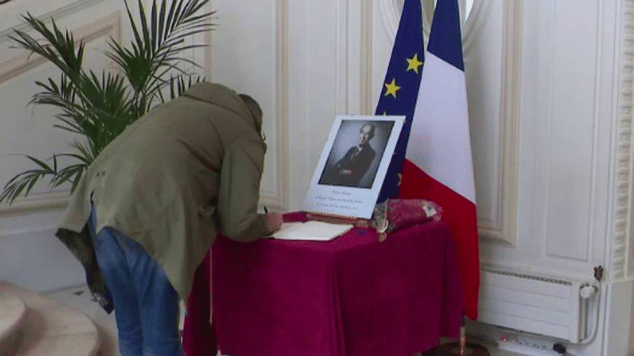 Mort de Robert Badinter les Français lui rendent hommage au ministère