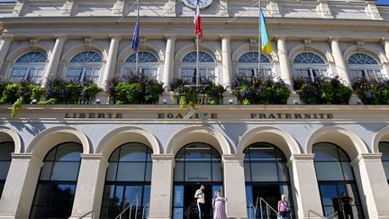 Vid O Intime La Mairie De Saint Tienne Aucun Chantage N A T Men