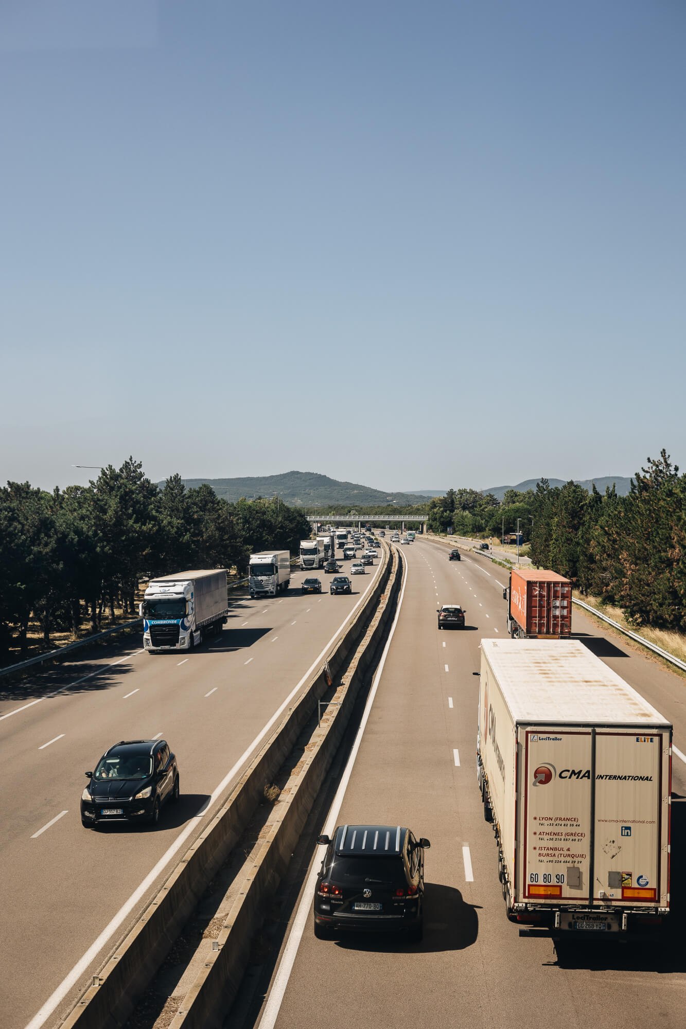 Autoroute vue d'un pont