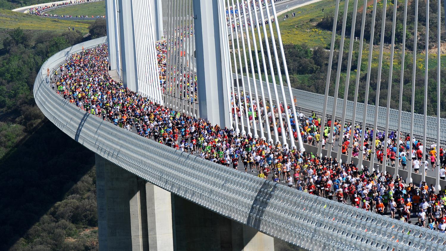 Video Le Viaduc De Millau Celebre Ses Dix Ans