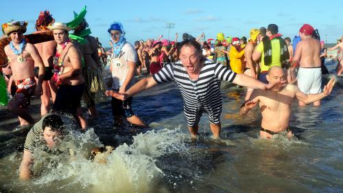 Antibes : la tradition du premier bain de l'année