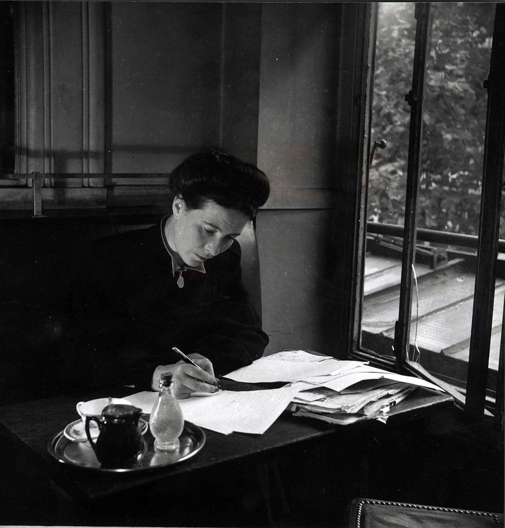 Simone de Beauvoir, l'icône du féminisme en images