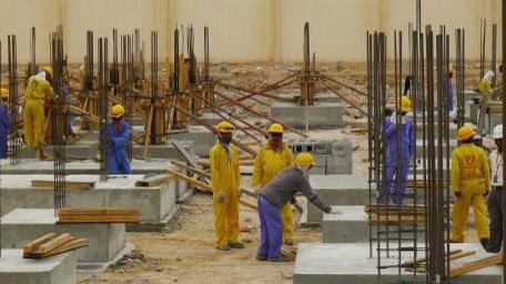 qatar trangers chantier esclaves stades travailleurs mondial doha amnesty