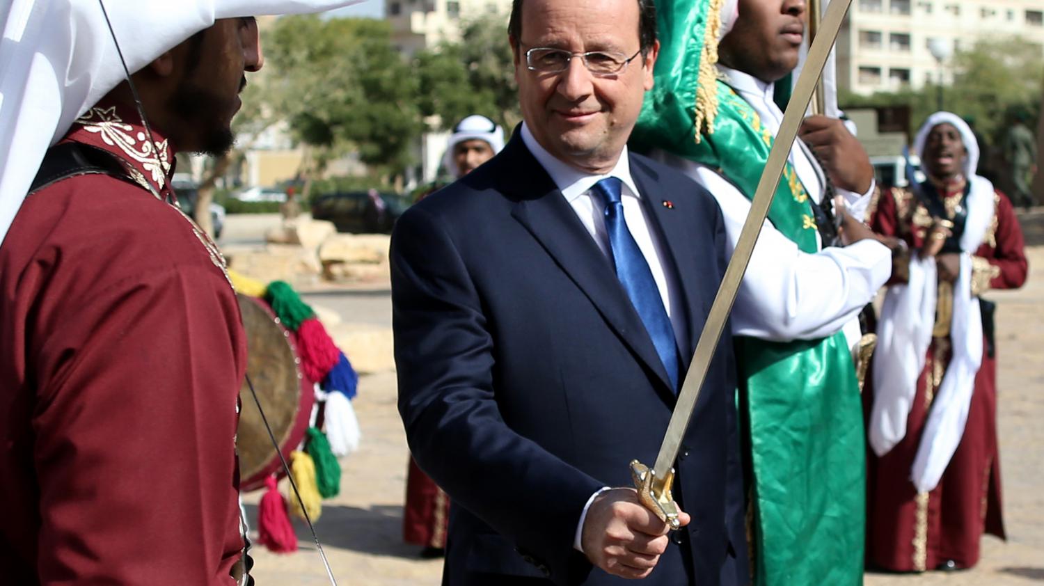 VIDEO Hollande sabre à la main en Arabie Saoudite J en aurai besoin