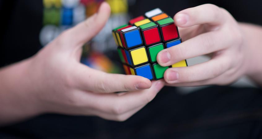 Comment le Rubik's Cube est devenu le plus célèbre casse-tête du