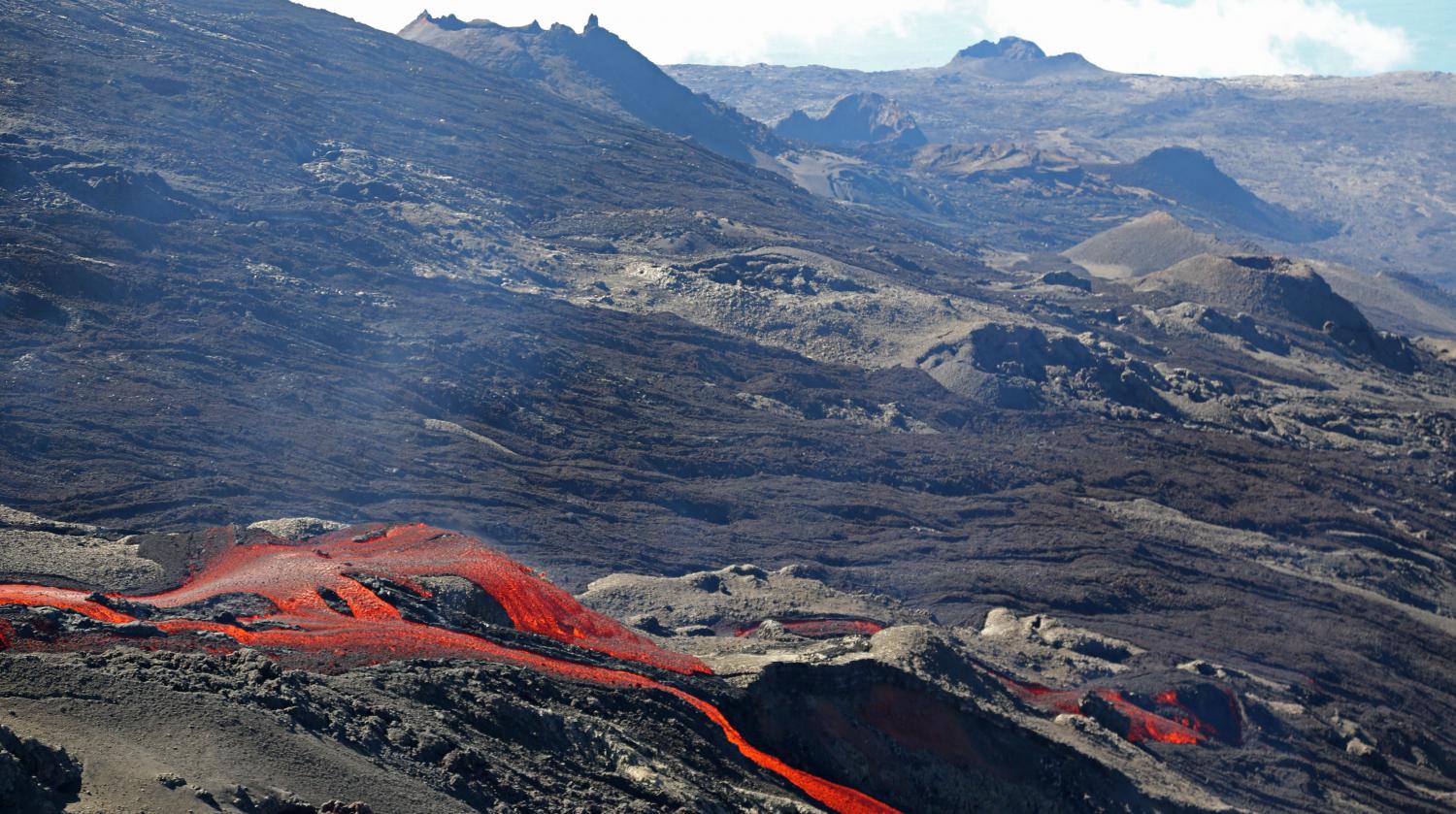 VIDEO R union le volcan  du Piton  de  la Fournaise  en 