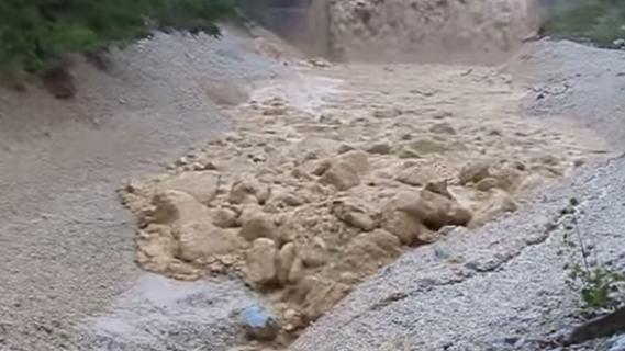 VIDEO. Une Spectaculaire Coulée De Boue Dans Le Valais, En Suisse