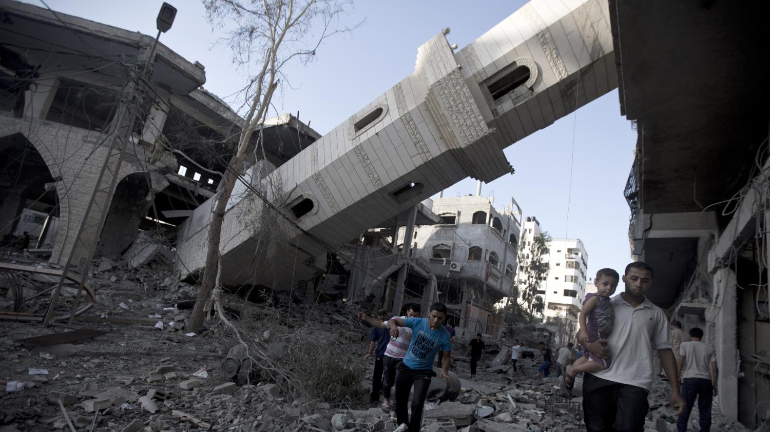 VIDEO. A Gaza, désolation après le bombardement d'une mosquée