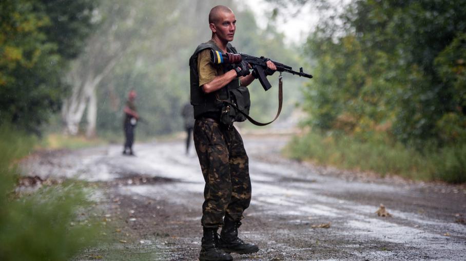 VIDEO. Ukraine  les combats se poursuivent dans l'Est, malgré la surench&egravere russe et europ&eacuteenne