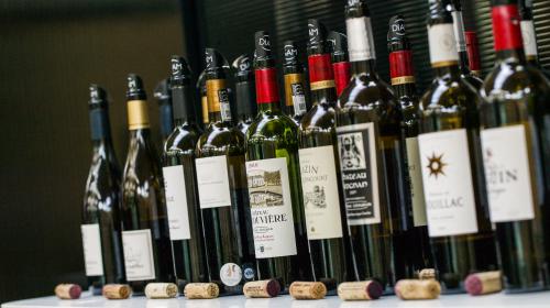 Vins français : le secteur en crise en raison des taxes américaines