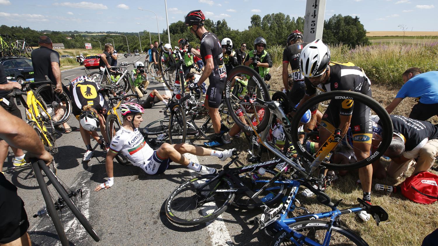 VIDEO. Dix chutes qui ont marqué l'histoire du Tour de France