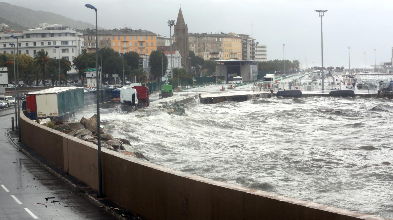 Inondations, routes coupées, rallye arrêté : la Corse ...