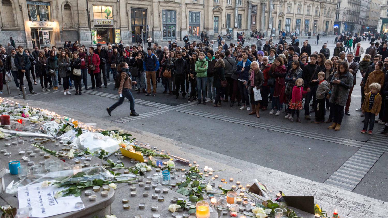 Attentats à Paris : Comment L'Etat Indemnise Les Victimes Et Leurs Proches