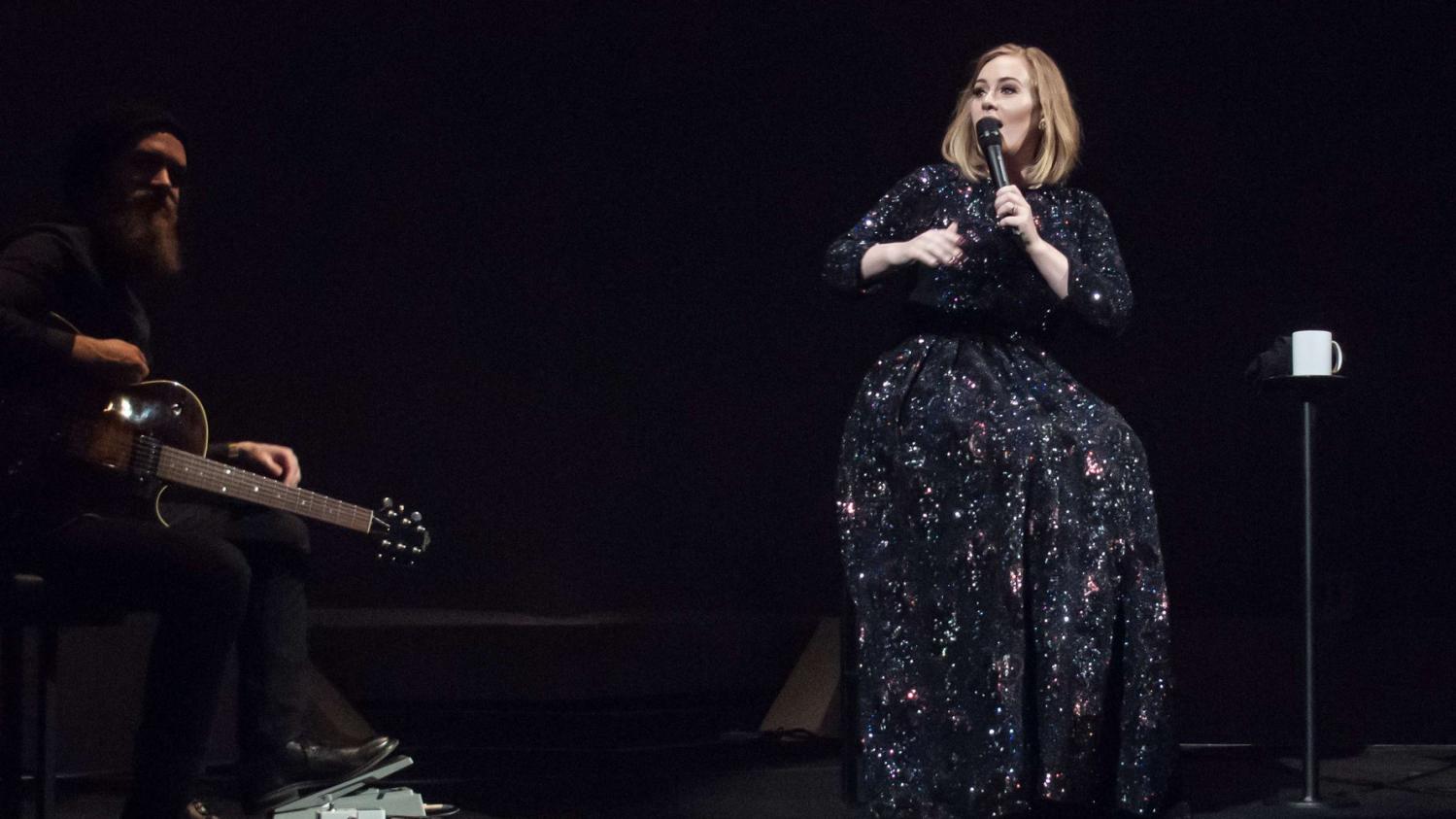 Adele un triomphe à Belfast pour le premier concert de sa tournée