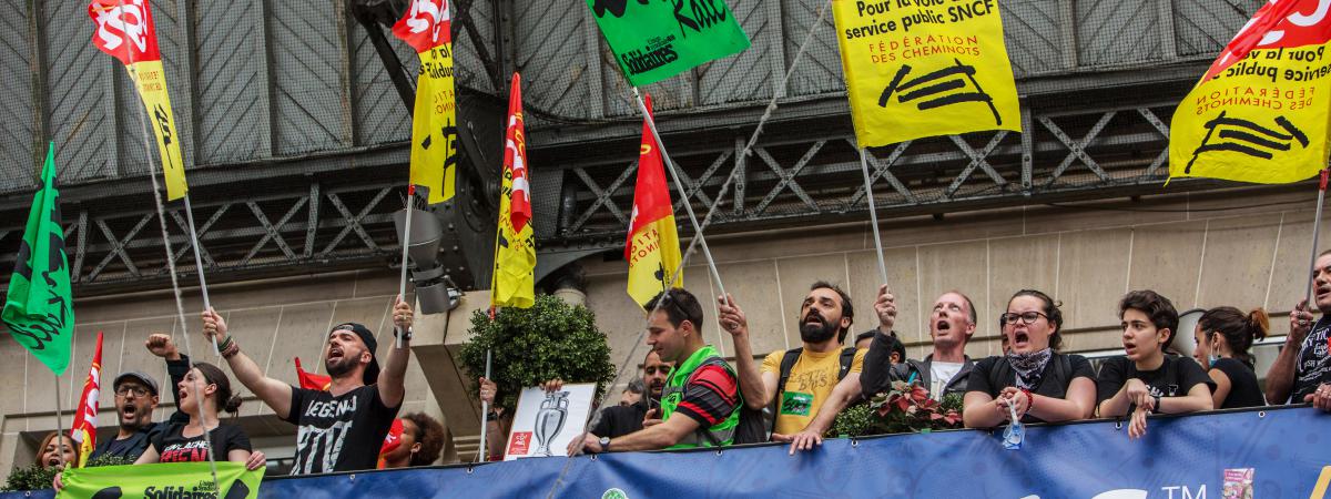 Des cheminots SNCF manifestent, le 8 juin 2016, &agrave; la Gare du Nord, &agrave; Paris.