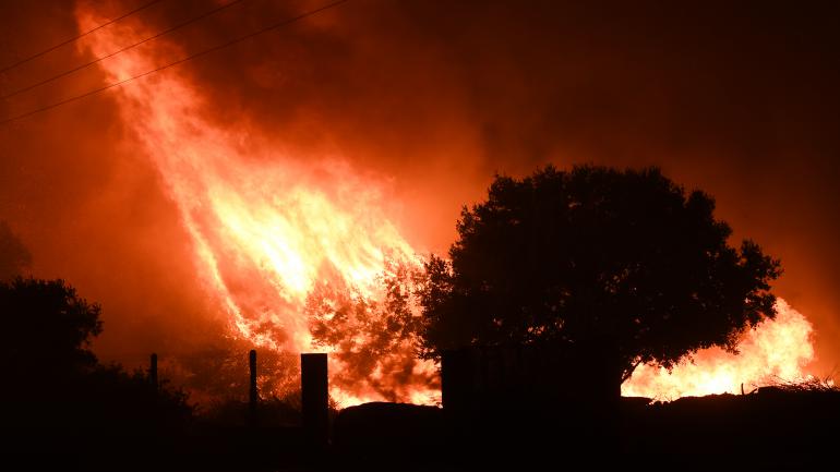 Direct Incendies Dans Les Bouches Du Rhone Situation Hors De Controle Et Feu Extremement Puissant Selon Les Pompiers