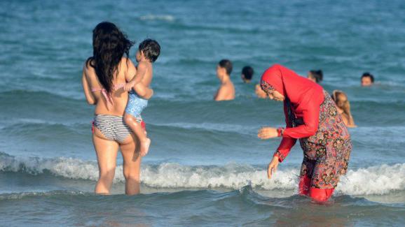 Le Burkini Ou Le Bikini De Rabat à Alger Le Débat Est