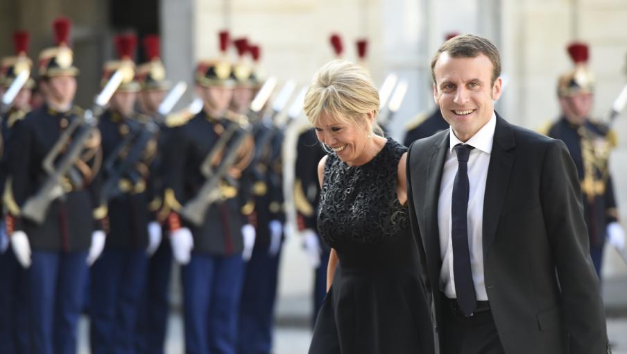 VIDEO. Le Couple Macron Utilise-t-il La Presse People Pour Se Mettre En ...