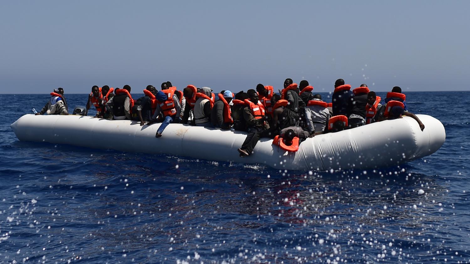 Plus De 300 000 Migrants Ont Traversé La Méditerranée En 2016 