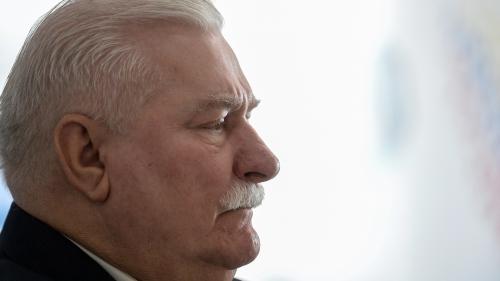 Eurozapping : la Hongrie se barricade face au coronavirus ; Lech Walesa toujours combatif