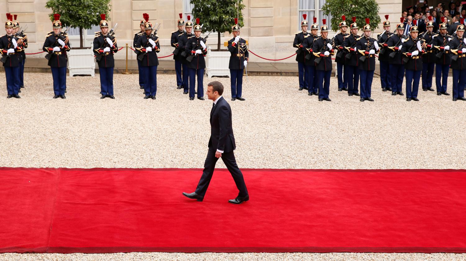 Emmanuel Macron impose son style à l'Elysée