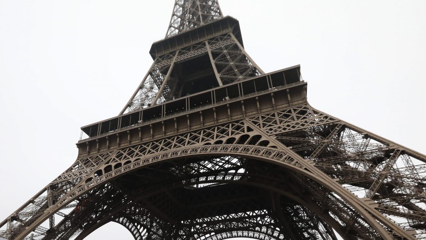 Attentat déjoué de la tour Eiffel l'assaillant voulait "attaquer des