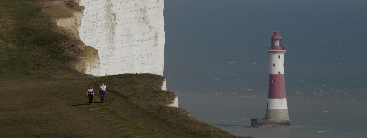 Une Plage évacuée En Angleterre à Cause Dune Brume Chimique