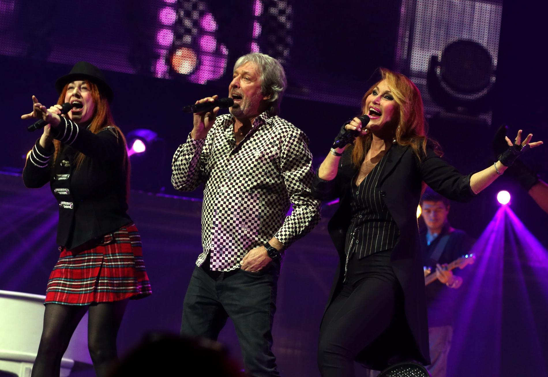 Pauline Ester, Cookie Dingler, et Julie Pietri à&nbsp;Monbéliard&nbsp;(Doubs), le 28 mars 2015.