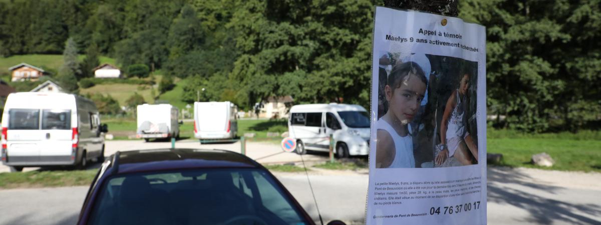 Une affichette pour retrouver Maelys autour du lac d\'Aiguebelette, en Savoie.&nbsp;