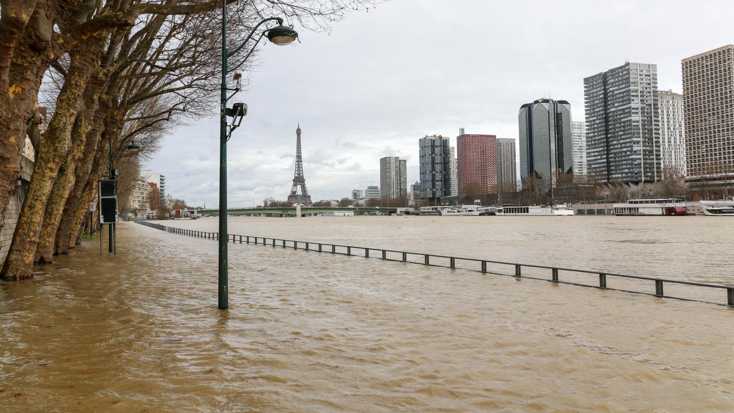 Inondations à Paris les transports paralysés