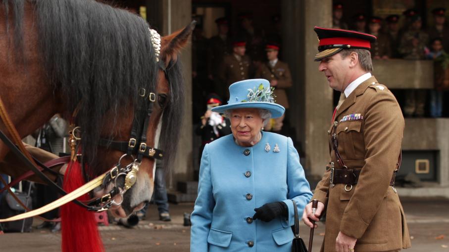 La reine d'Angleterre a confié son cheval préféré à un ...