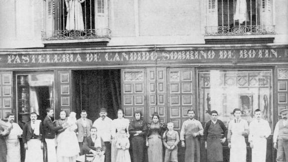 Une photo de l\'équipe du restaurant prise en 1887.&nbsp;