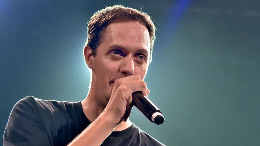 "Plan B" : Grand Corps Malade Chante En Live Son Titre "Dimanche Soir"