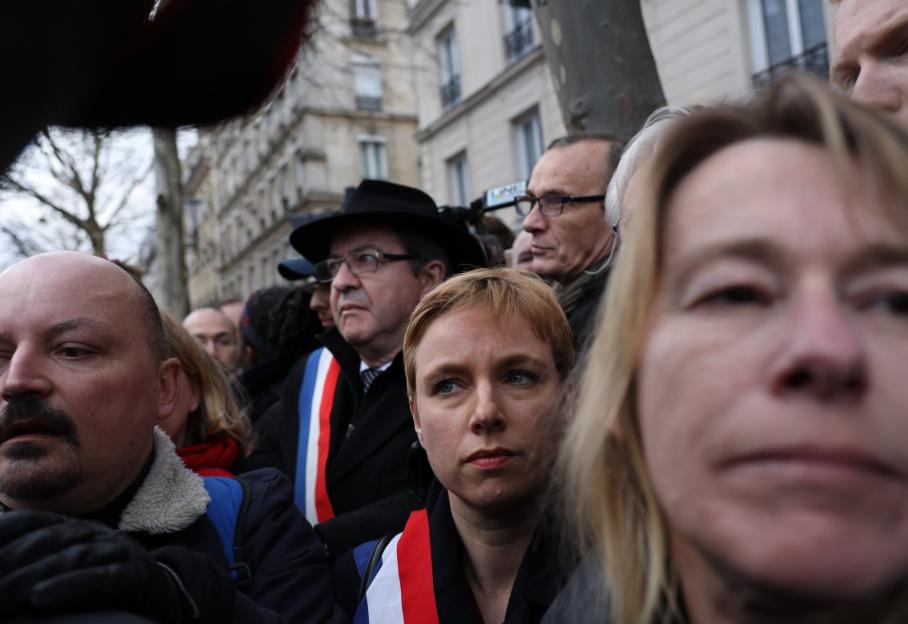 Résultat de recherche d'images pour "Meurtre de Mireille Knoll : Marine Le Pen et Jean-Luc Mélenchon chahutés lors de leur arrivée à la marche blanche à Paris. Suivez notre direct"